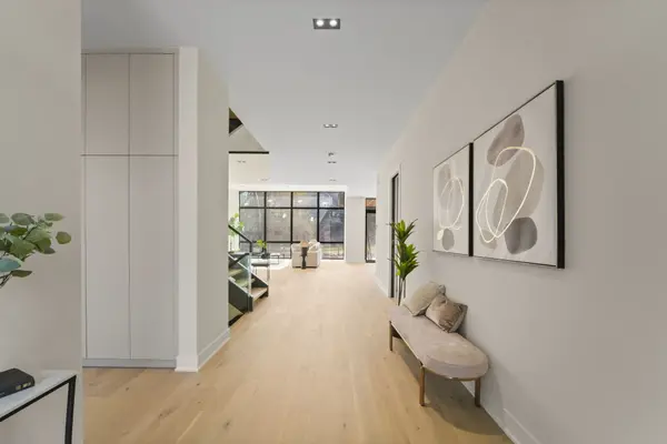 362 Meadow Wood LN, Mississauga, ON L5J 2S9