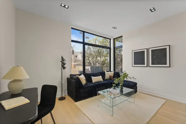 362 Meadow Wood LN, Mississauga, ON L5J 2S9