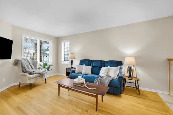 1931 La Chapelle ST, Orleans - Convent Glen And Area, ON K1C 6A1