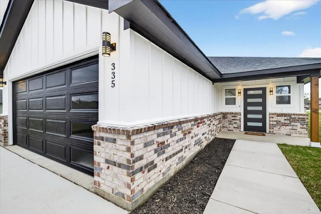 335 Flying Bridge, Gun Barrel City, TX 75156