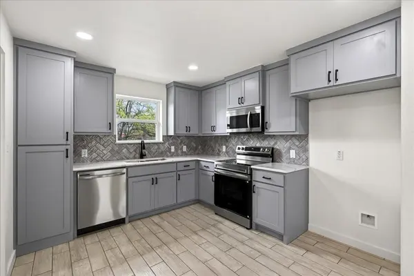 335 Flying Bridge, Gun Barrel City, TX 75156