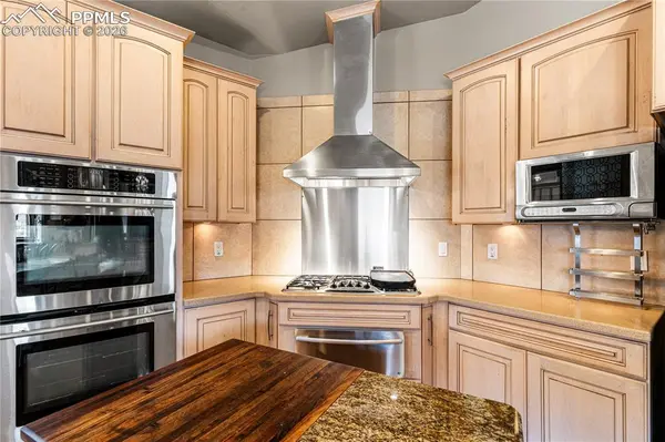 50 Aberdeen Bluff, Pueblo, CO 81004