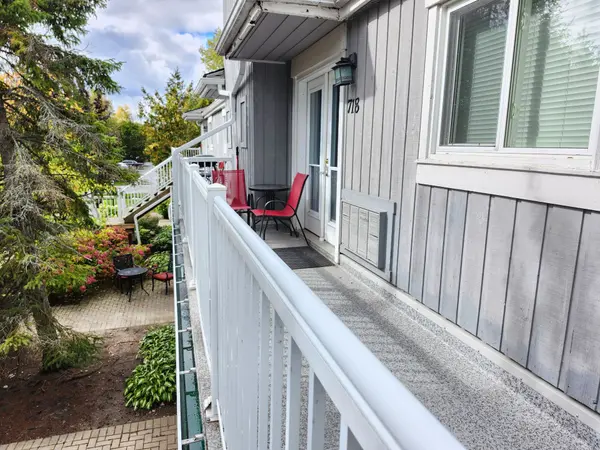 11 Dawson DR #718, Collingwood, ON L9Y 5B4