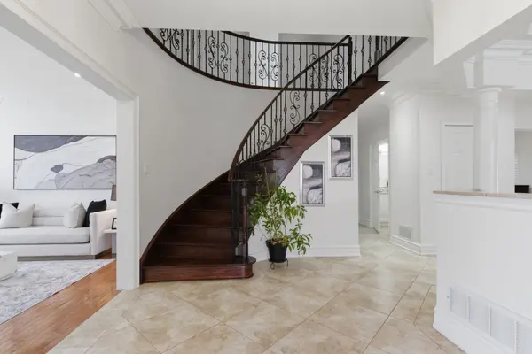 2 Calderstone RD, Brampton, ON L6P 2A4