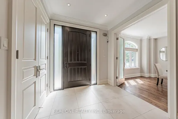 2095 Springfield RD, Mississauga, ON L5K 1C1