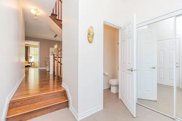 30 Summitview DR, Kanata, ON K2M 2V9