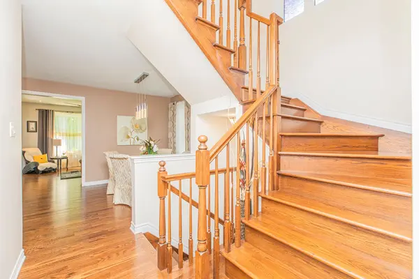 30 Summitview DR, Kanata, ON K2M 2V9