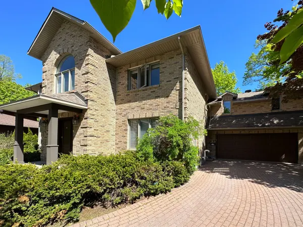 35 BLUE HERON CT, Rockcliffe Park, ON K1L 8J7