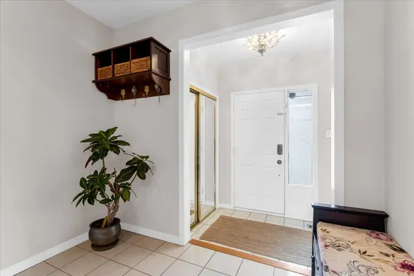 16 Homeland AVE, Hamilton, ON L8E 4X2