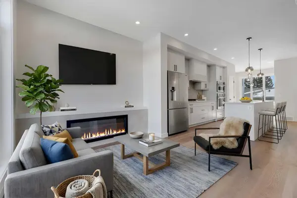 4307 30 AVE SW, Calgary, AB T3E 0T5