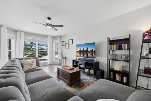 40 Eversyde CIR SW, Calgary, AB T2Y 4T3