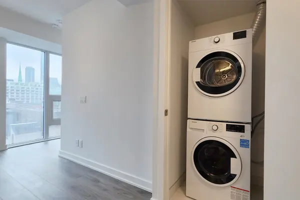 100 Queen ST E #808, Toronto C08, ON M5C 0B5