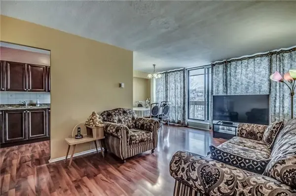 20 Sunrise AVE #308, Toronto C13, ON M4A 2R2