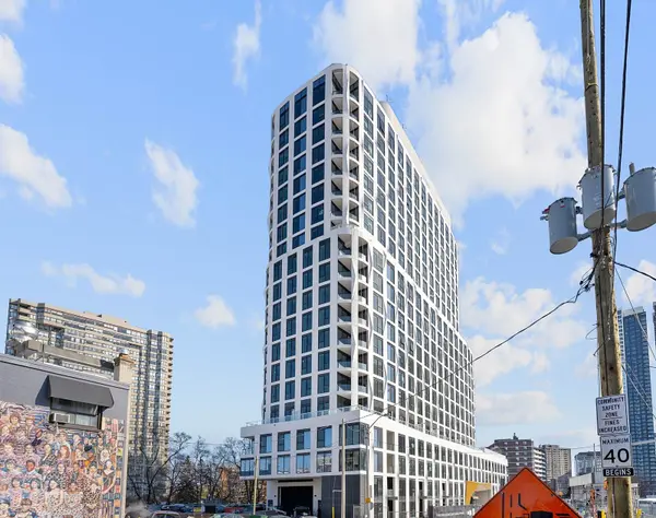 25 Cordova AVE #902, Toronto W08, ON M9A 0E5