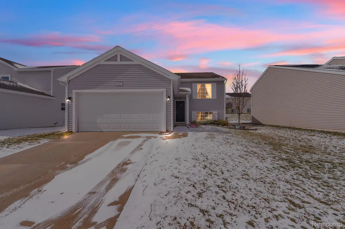 2867 W Fork River DR, Handy Township, MI 48836