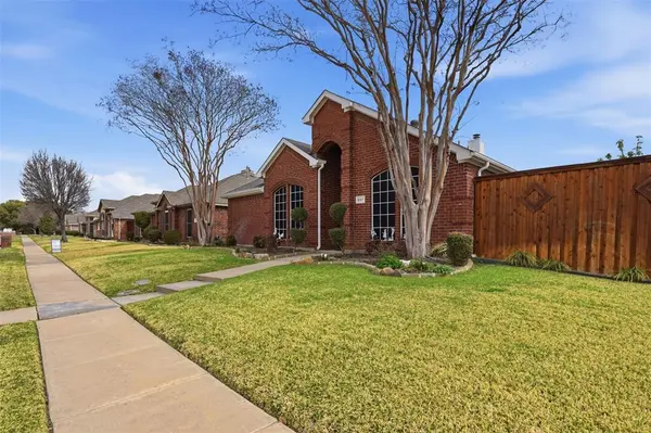 807 Kathryn Drive, Lewisville, TX 75067