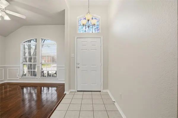 807 Kathryn Drive, Lewisville, TX 75067