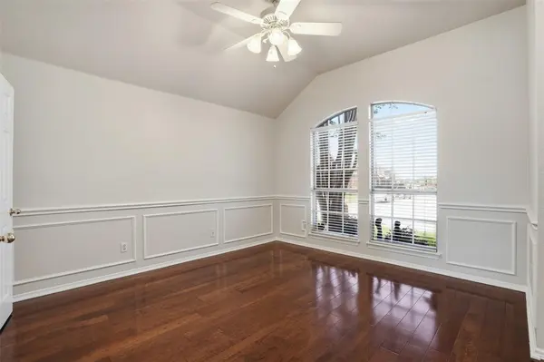 807 Kathryn Drive, Lewisville, TX 75067