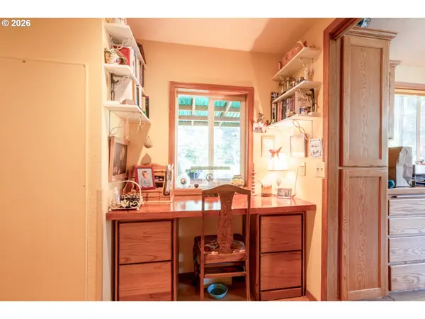 90280 BAKER RD, Elmira, OR 97437