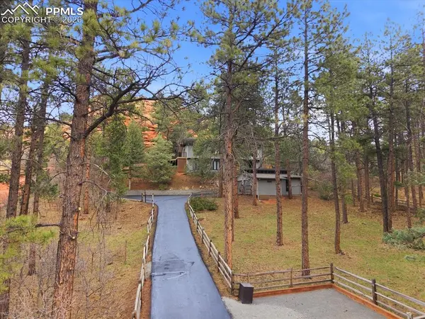 4915 Red Rock DR, Larkspur, CO 80118
