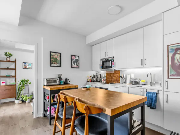 297 College ST #1503, Toronto C01, ON M5T 0C2