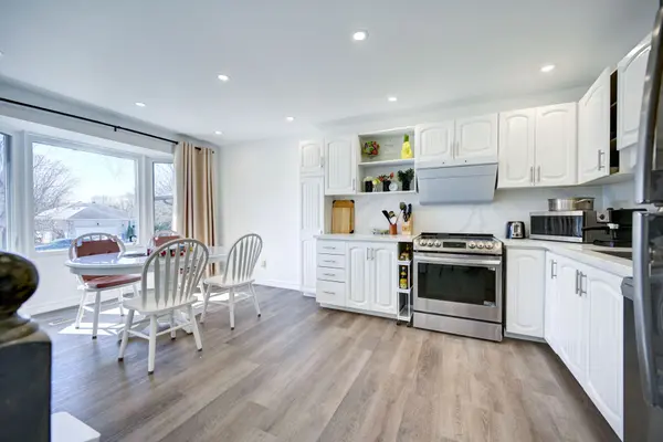 298 Tampa DR #Upper, Georgina, ON L4P 3T7