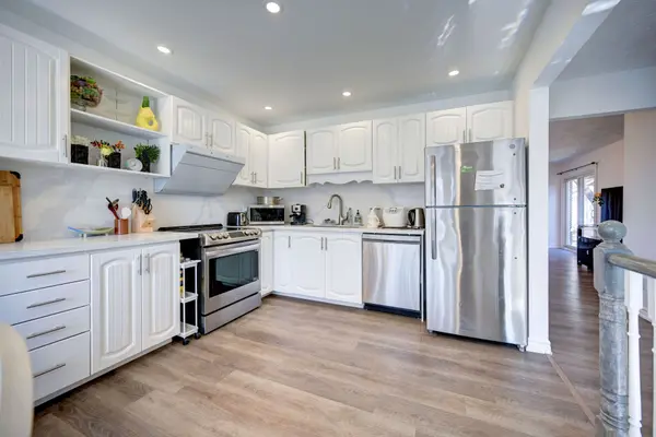 298 Tampa DR #Upper, Georgina, ON L4P 3T7