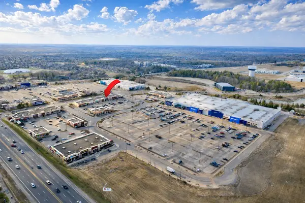 91 First Commerce DR #8, Aurora, ON L4G 0G2