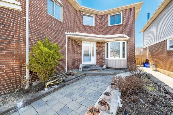 4 Howell ST, Brampton, ON L6Y 3J6