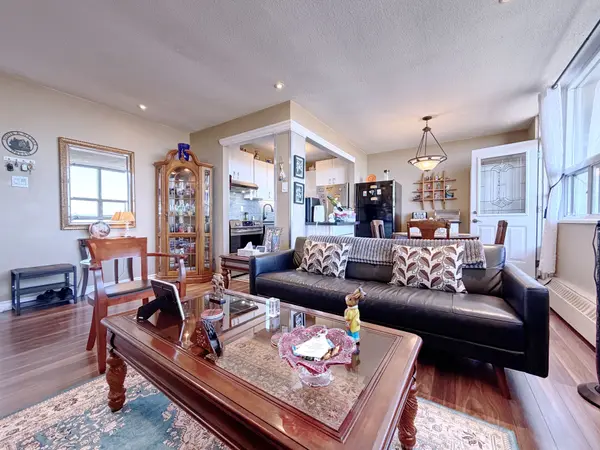 15 Albright RD #1002, Hamilton, ON L8K 5J2