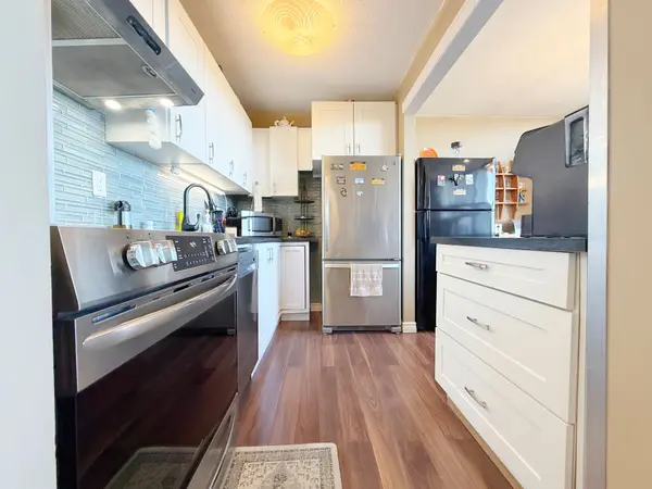 15 Albright RD #1002, Hamilton, ON L8K 5J2