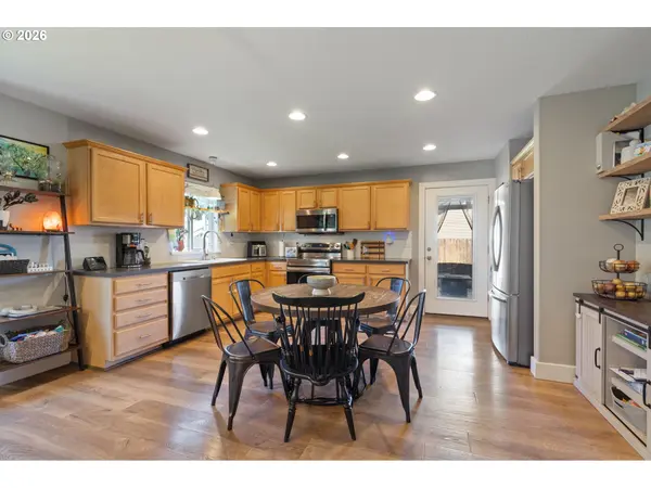 132 N JOHNSON AVE, Yacolt, WA 98675