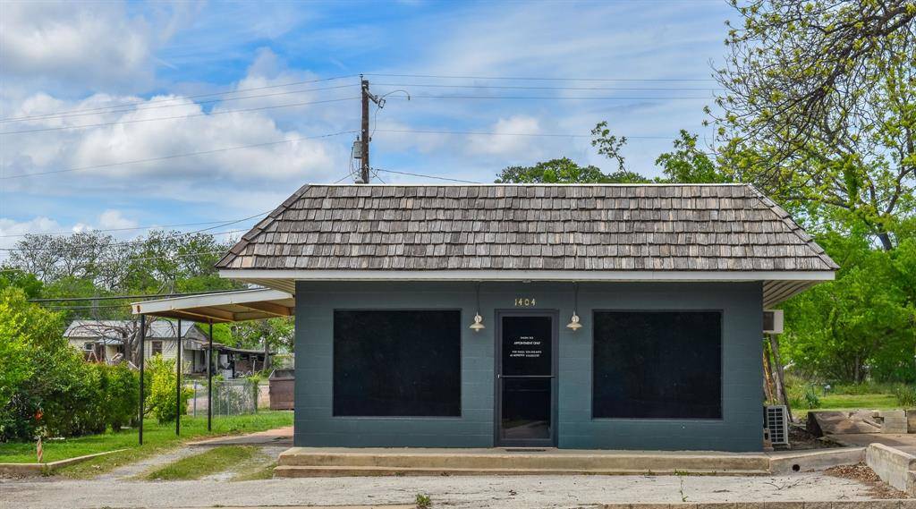 1404 S Bridge Street, Brady, TX 76825