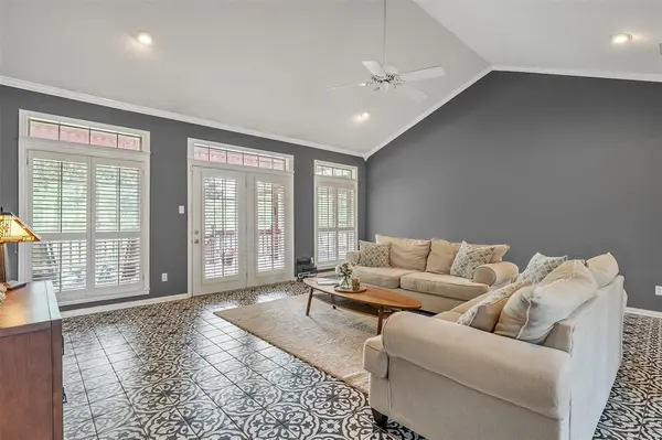 233 Lakeside Place, Mineola, TX 75773