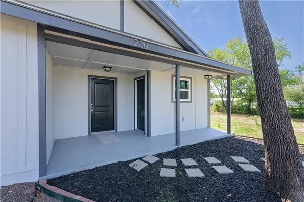 220 Bella Vista Drive, West Tawakoni, TX 75474