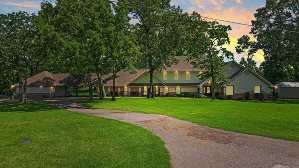 6130 Peninsula Circle, Athens, TX 75752