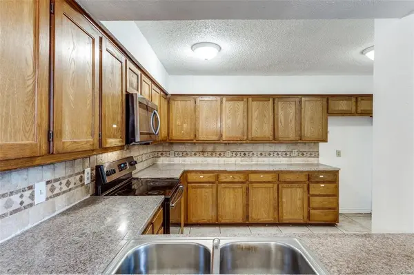 2414 Cordoba Drive, Carrollton, TX 75006