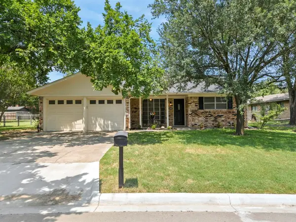 2005 Maplewood Drive, Gainesville, TX 76240