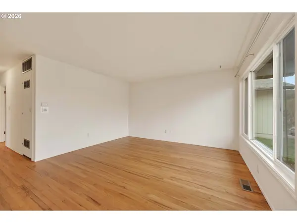 2304 SE 101ST AVE, Portland, OR 97216