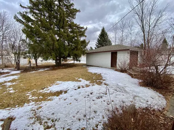 4709 46 ST, Camrose, AB T4V1G5