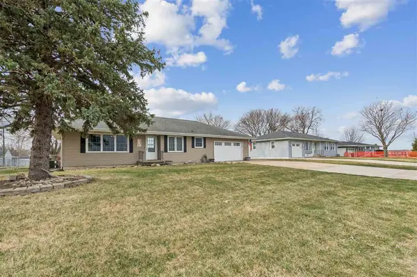 325 Division Street, Swisher, IA 52338
