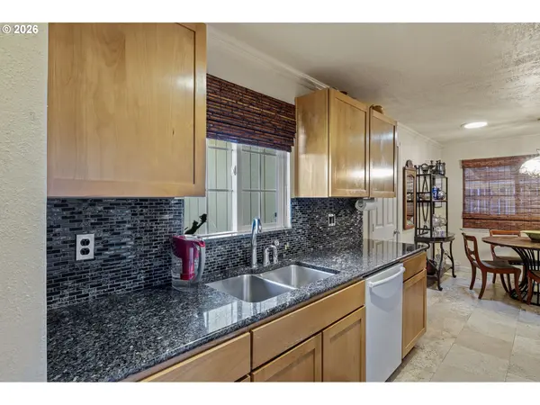 949 S S CT, Cottage Grove, OR 97424