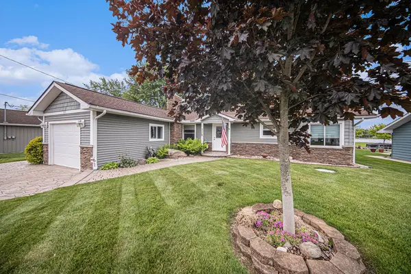 329 Pamela CIR, Columbia Twp, MI 49230