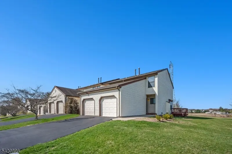 233 Spruce Ct, Raritan Twp., NJ 08822