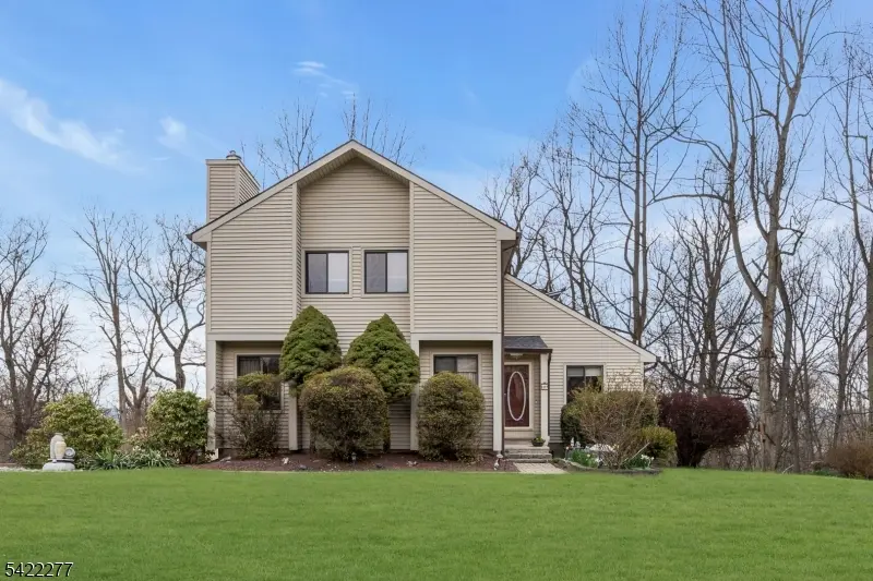 48 Blossom Rd, Hampton Boro, NJ 08827