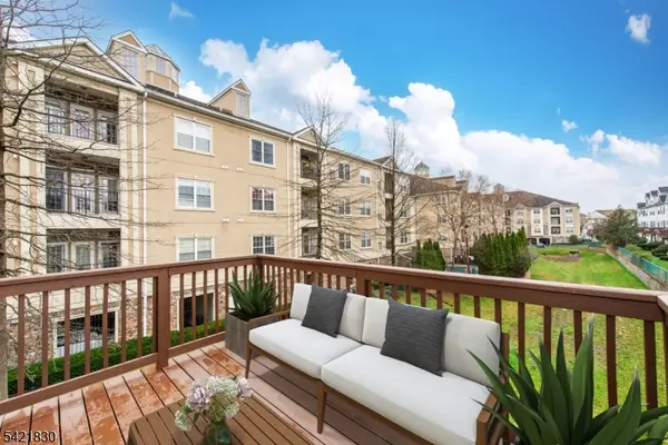 177 Brittany Ct, Clifton City, NJ 07013