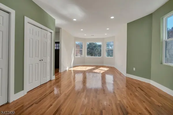 249 Hillside Ave, Leonia Boro, NJ 07605