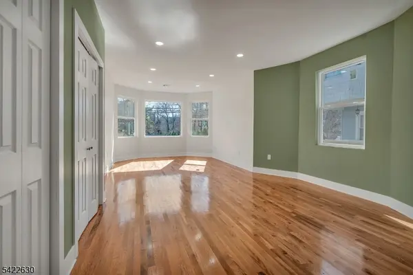 249 Hillside Ave, Leonia Boro, NJ 07605