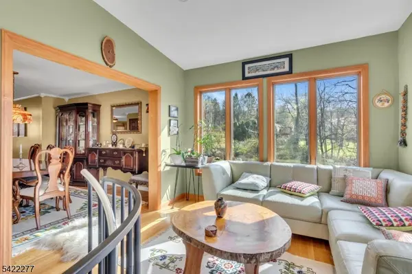 48 Blossom Rd, Hampton Boro, NJ 08827