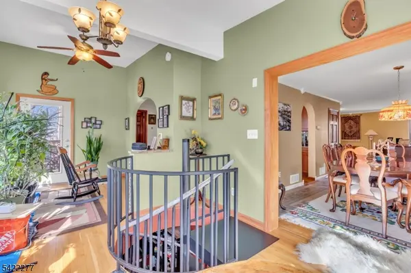 48 Blossom Rd, Hampton Boro, NJ 08827